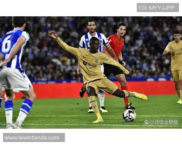 足球场上的恶魔之脚揭秘那些最恶意犯规的明星球员与他们的争议瞬间